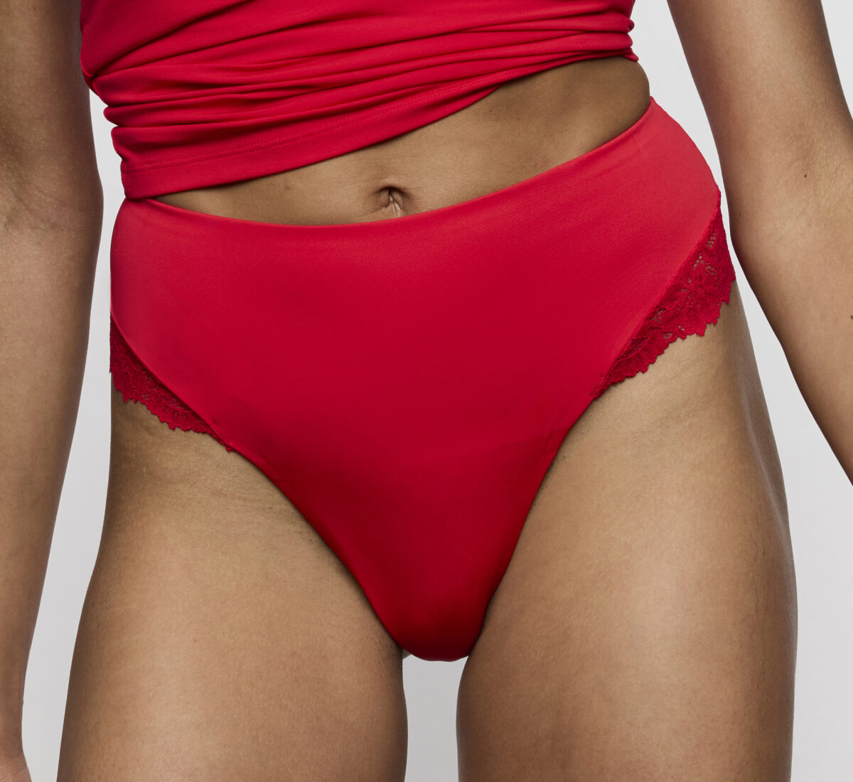 MARIE JO Soft Studio Hoge String True Red