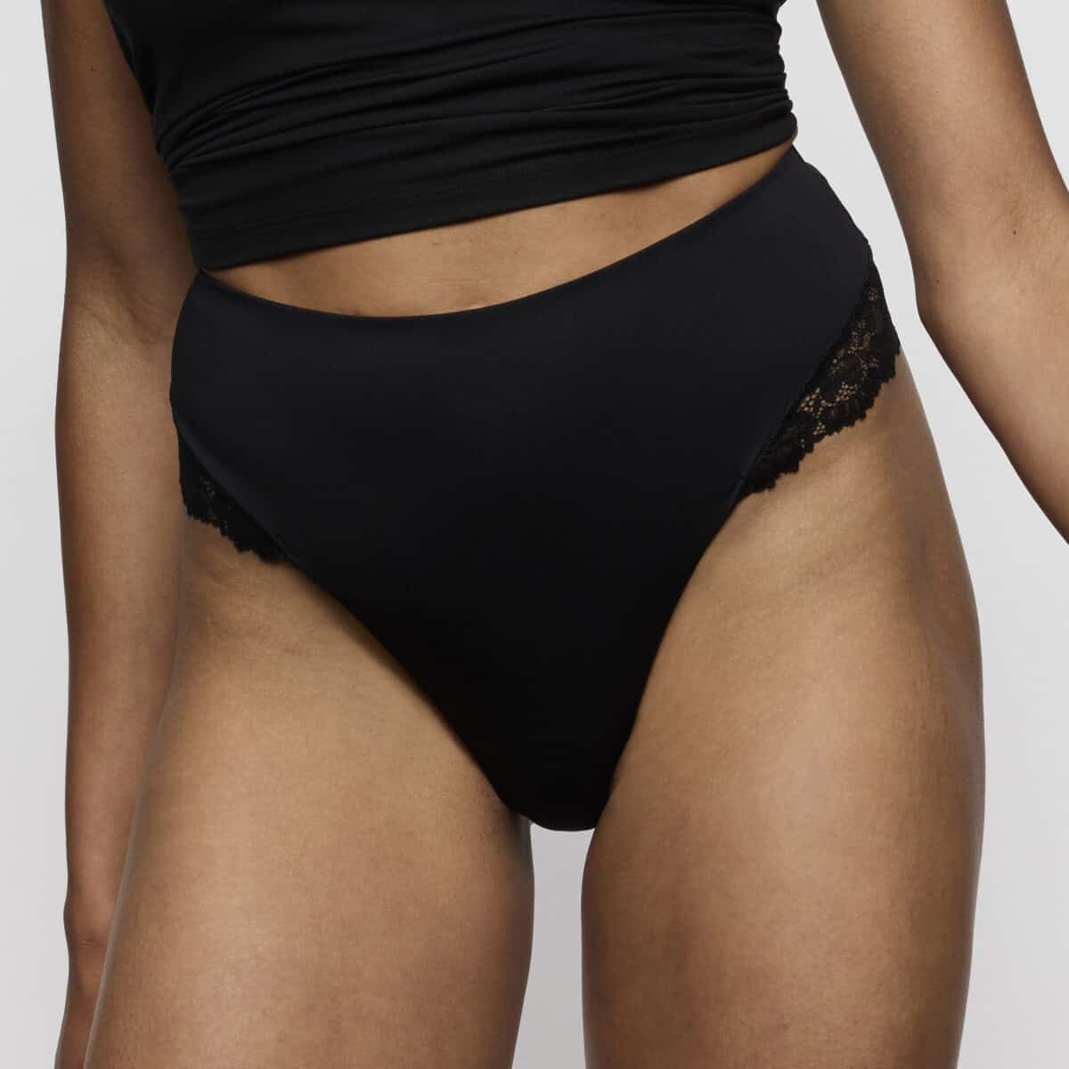MARIE JO Soft Studio Hoge string Zwart